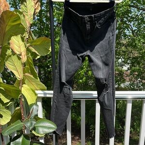 High Rise Skinmy Black Distressed Jeans